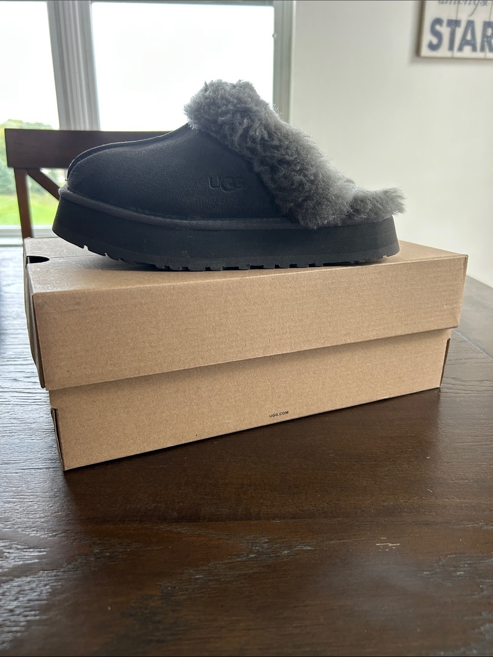 UGG Disquette sheepskin platform